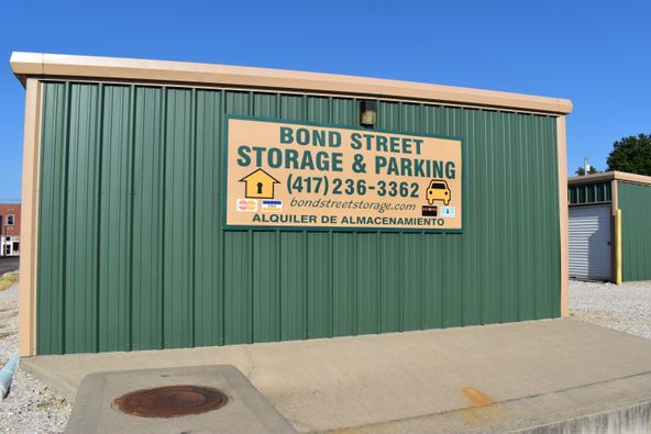 408 E Bond St, Monett, MO 65708